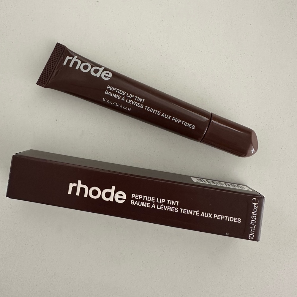 Rhode Peptide Lip Tint Nourishing Glaze
Colour: Espresso Rich Brown
0.3 oz/10 ml